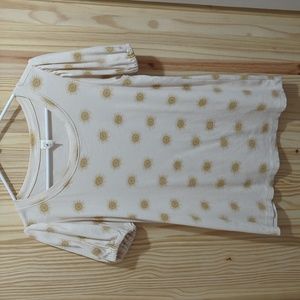 Kate Quinn Suns mom top